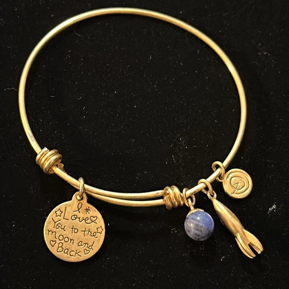 NWOT-Love You To The Moon And Back Bracelet - Picture 5 of 9